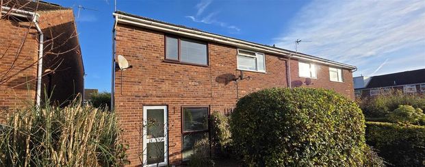 2 bedroom end of terrace house to rent - Photo 1