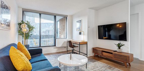 1 Bedroom - 350 Rue Prince-Arthur Ouest, Montréal - Photo 2