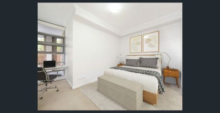 Short Walk to Train and Shops with Big Courtyard - Photo 2