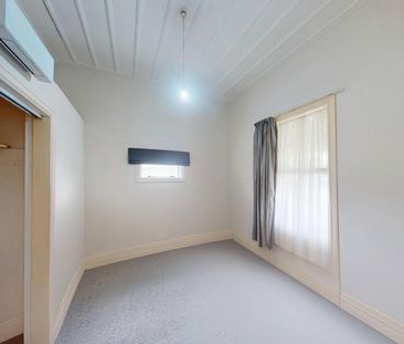 City Centre - 3 Bedrooms - Photo 5