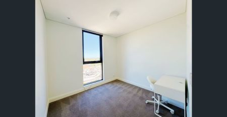 One bedroom + multiple-purpose room FOR LEASE - Photo 4