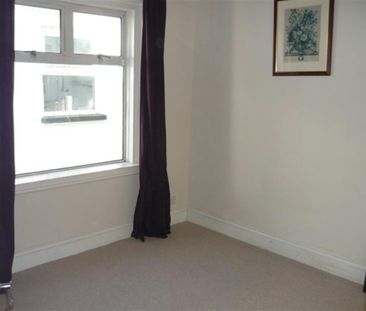 Flat to rent on - Photo 2