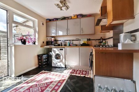 3 bedroom terraced house to rent - Photo 5