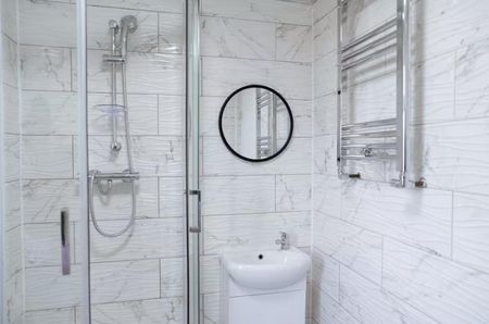 Ensuite rooms in CV2 - - Photo 3