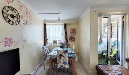 Puteaux House, Mace Street, Bethnal Green, London E2 - Photo 5