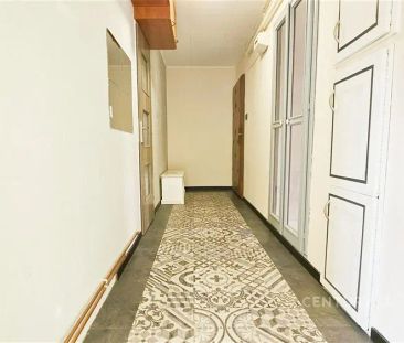 Prostorný byt 2+1 s vysokými stropy a charakterem staršího domu – L... - Photo 6