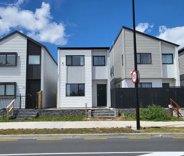 Near New - 3 Bedroom Townhouse + 2 Parking Spaces - Photo 4