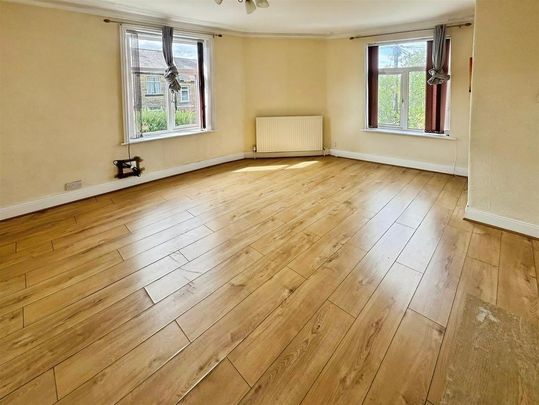 3 bedroom flat to rent - Photo 1