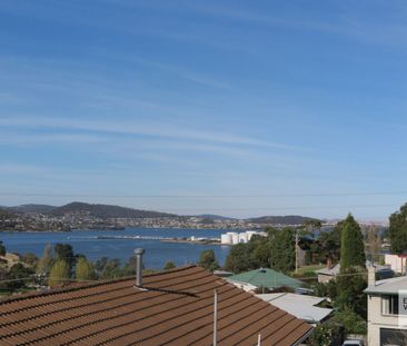 Centrally located family home in quiet location. - Photo 2