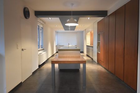 Volledig gerenoveerde woning met tuin en carport - Foto 2