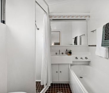 4 Mofflin Street, Chisholm ACT 2905 - House For Rent | Domain - Photo 2