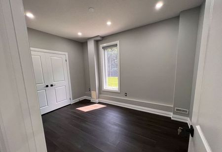 For Lease - 4 Young Court Unit# basement apartment only, Orangeville, Ontario - Photo 4