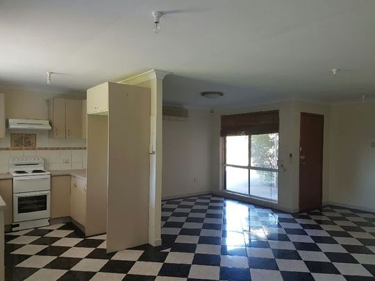 ENTERTAINERS DELIGHT! - Photo 1