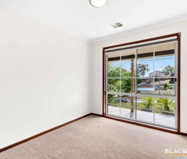 Spacious living with Solar - Photo 6