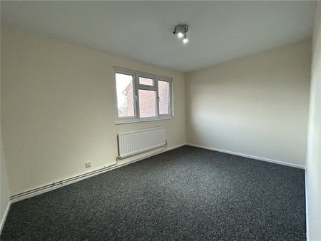 4 Bedroom House To Rent - Photo 5