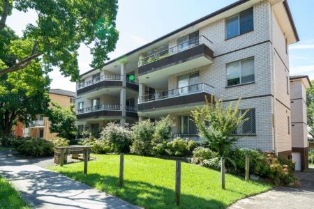 Spacious Two Bedroom In The Heart Of Hurstville - Photo 3