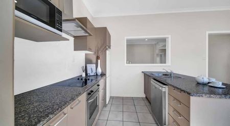 THREE BEDROOMS - NORMANBY - Photo 4