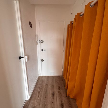 Location Appartement 1 pièce 32m² - Photo 4