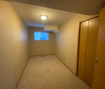 3 Bed Basement Suite in Parkvale! - Photo 4