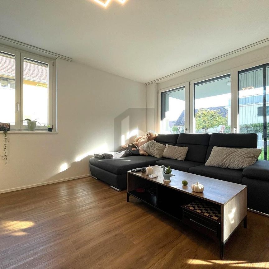 HELL, MIT GARTENANTEIL UND SITZPLATZ - Photo 1