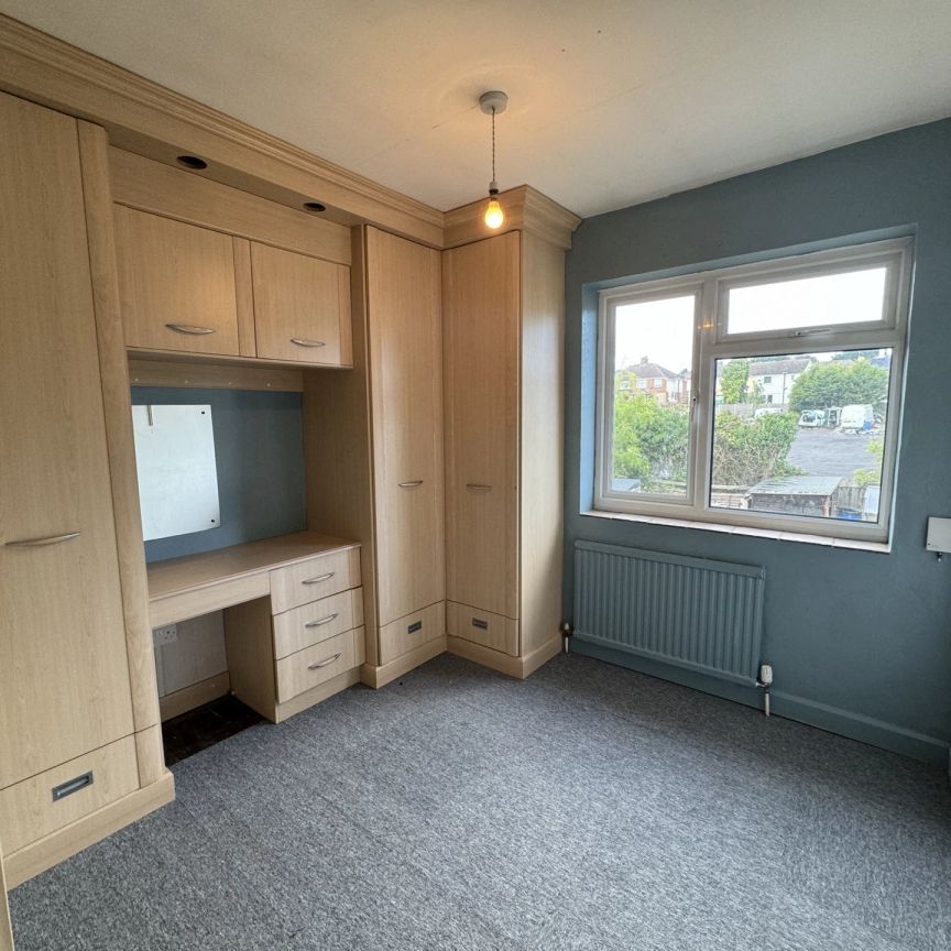 3 Bedroom Terraced - Photo 1
