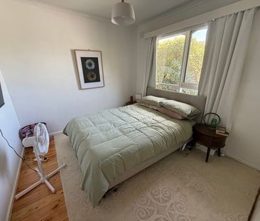 Perfectly Located Fabulous Villa! - For Lease - Photo 4