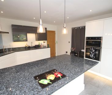 Two Waters Road, Hemel Hempstead, HP3 9BZ, Hertfordshire - Photo 1