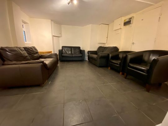 8 bedroom house share to rent - Photo 1