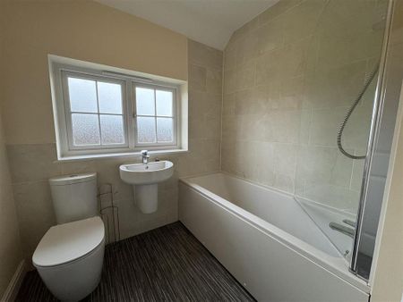 3 bedroom semi-detached house to rent - Photo 3