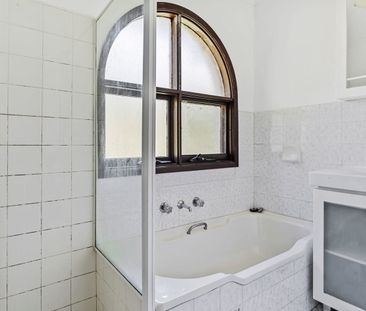 Low-Maintenance & Convenient 3-Bedroom Townhouse - Photo 3