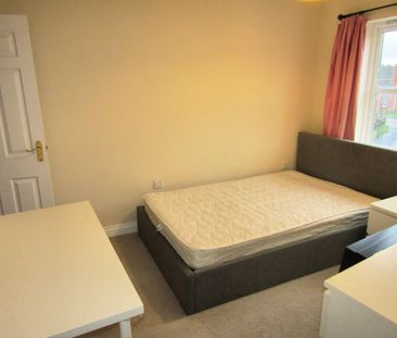 4 bed Town House - To Let - Photo 6