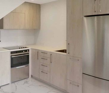 Modern home in Waterloo - Photo 2