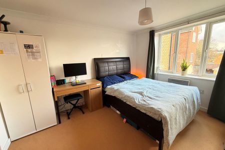 Stortford Hall Park - Photo 3