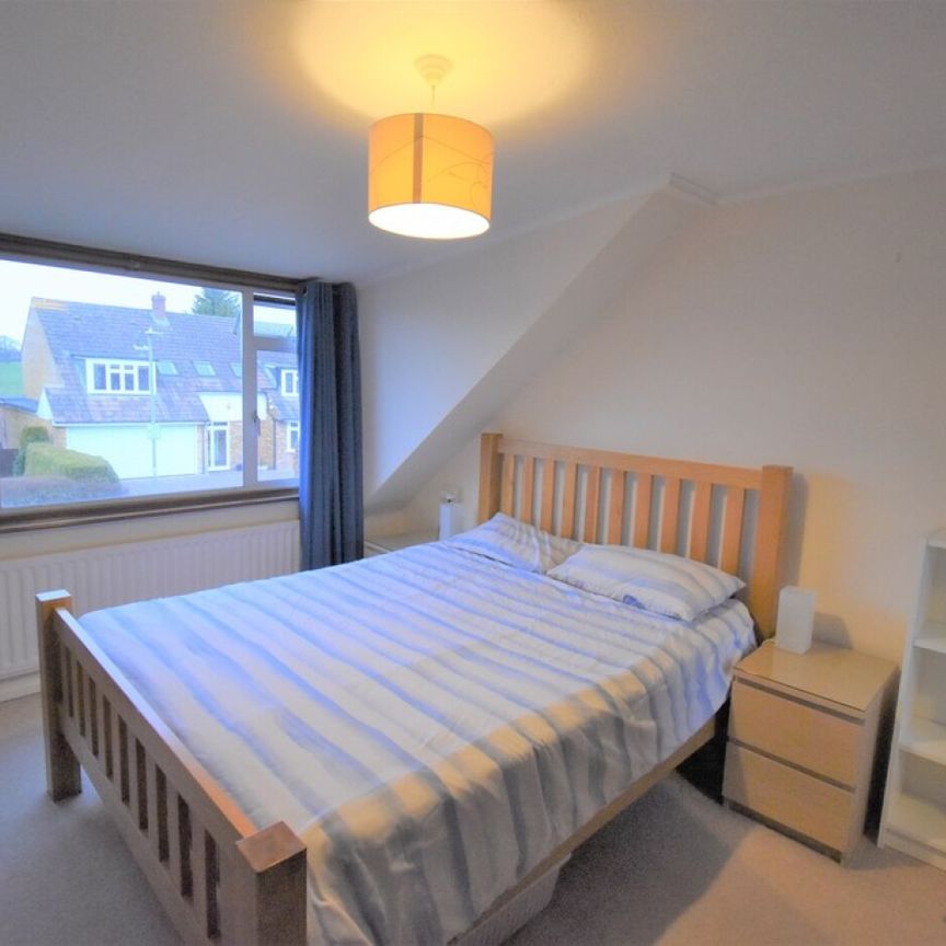 4 bedroom Semi-detached House - Warren Way, Digswell - Photo 1