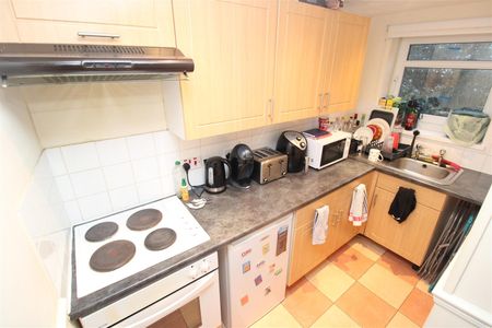 Flat For Rent 1 Stow Hill, Pontypridd - Photo 5