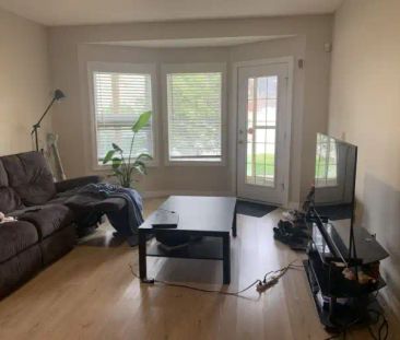 Modern Bright, Newly Renovated 2-Bed Walkout Basement Suite in Hidd... - Photo 1