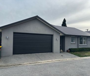 Cosy 3 bedroom available early December - Photo 6