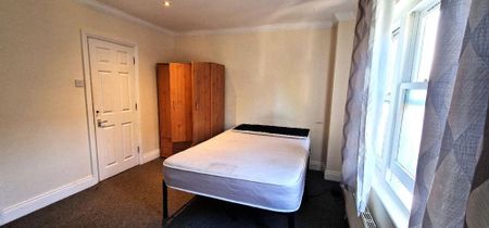 1 bedroom in a house share to rent - Photo 2