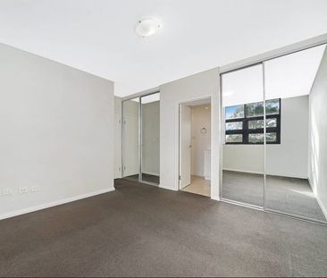 This apartment is sure to impress!!! - Photo 3