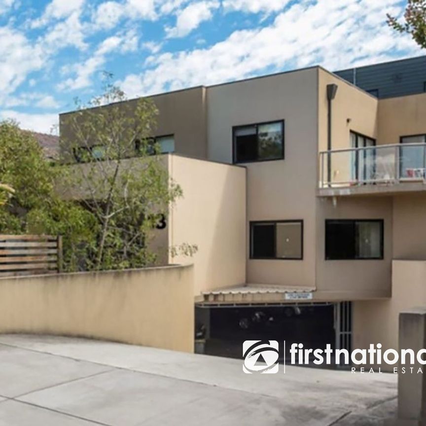 Charming Apartment in the Heart of Oakleigh - Photo 1