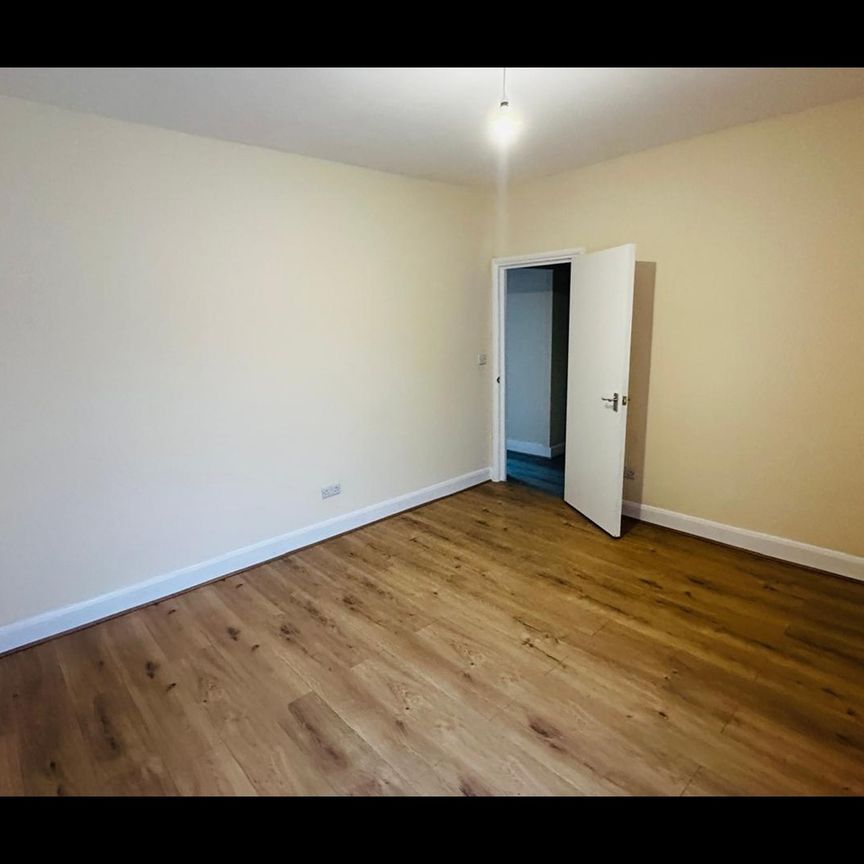 Room in a Shared Flat, Gladding Road, E12 - Photo 2