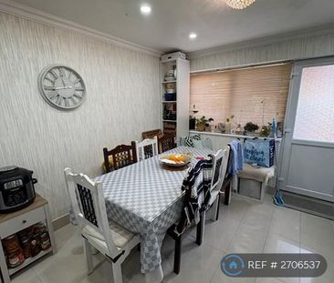 4 bedroom terraced house to rent - Photo 2