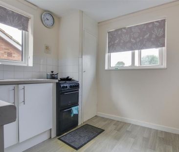 2 bedroom maisonette to rent - Photo 4