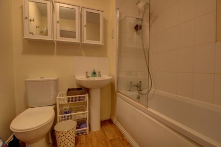 1 bedroom in a house share to rent - Photo 5