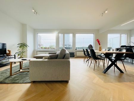 Luxueus en prachtig gerenoveerd appartement van 120m² met 2 grote terrassen gelegen aan het St-Pietersstation, vlakbij diverse winkels, scholen en openbaar vervoer. - Foto 3