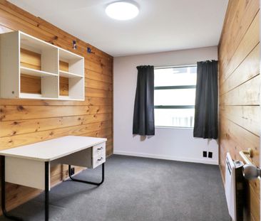 5 BEDROOM LIVING! - Photo 6