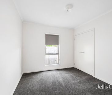 Townhouse close to everything! - Photo 5