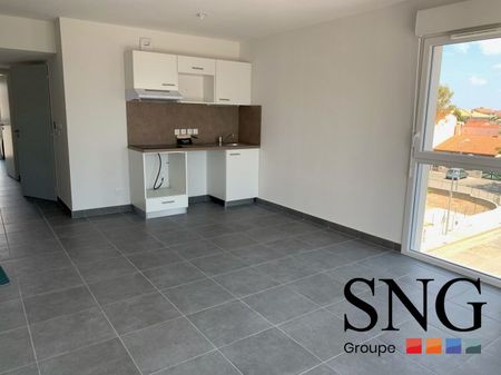 T3 + TERRASSE ET 2 PARKINGS - Photo 2