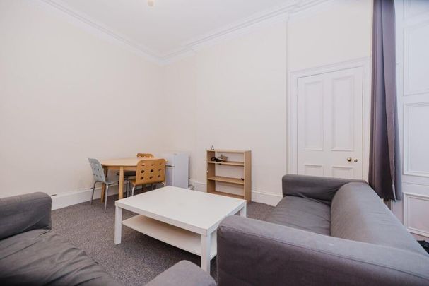 3 bedroom flat to rent - Photo 1