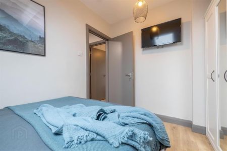 Rm 4, 57 Ballygomartin Road, Belfast, BT13 3LB - Photo 4